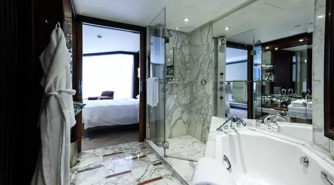 modern en suite
