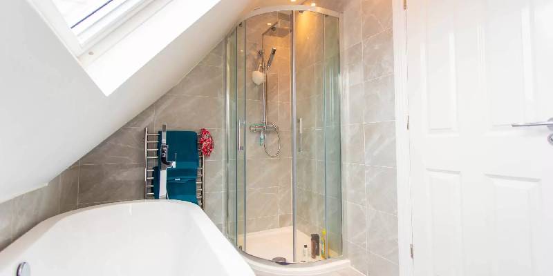 corner shower in ensuite