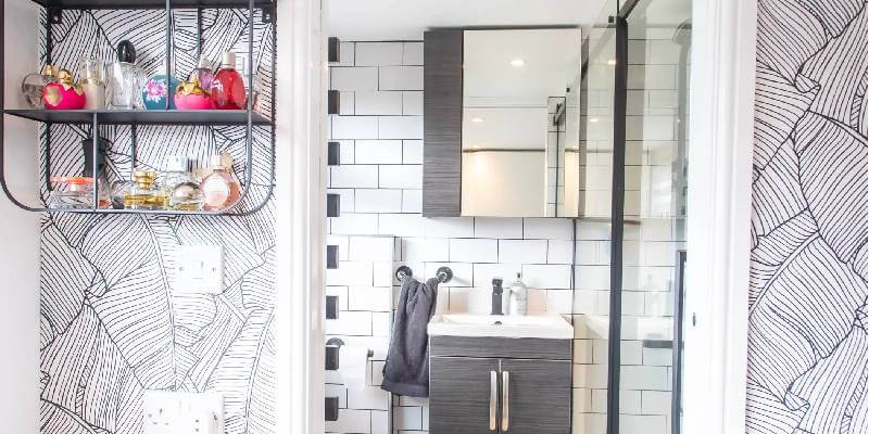 white ensuite bathroom